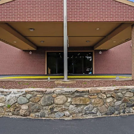 Americas Best Value Inn Foxboro-3