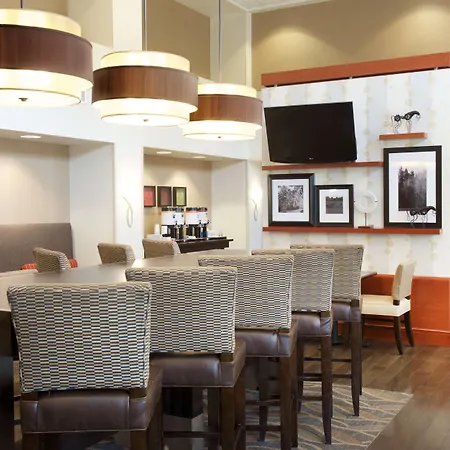 Hampton Inn & Suites Pittsburgh-Meadow Lands-2