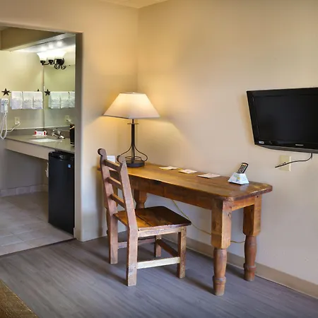Days Inn & Suites By Wyndham Llano-3
