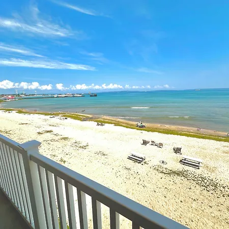 Mackinaw Beach And Bay Inn & Suites-3