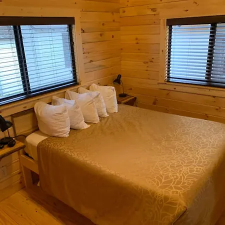Waterfront Inn Mackinaw City-2