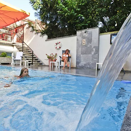 ROESLI Guest House-2