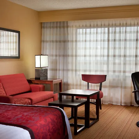 Courtyard By Marriott Denton-3