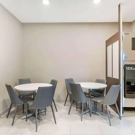Microtel Inn & Suites By Wyndham Brooksville-2