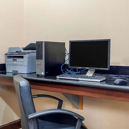 Comfort Inn Near Unt-3