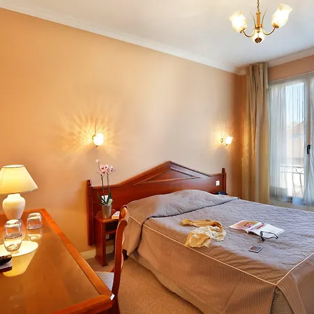 The Originals Boutique, Hostellerie des Trois Pigeons, Paray-le-Monial (Inter-Hotel)-3