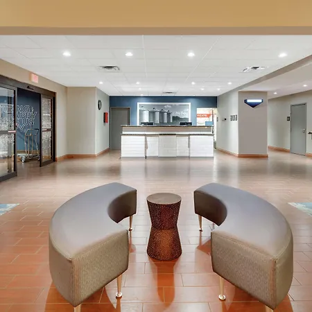 Hampton Inn & Suites Childress-3