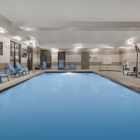 Hampton Inn & Suites Childress-2