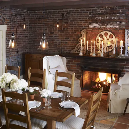 Maison Fleurie, A Four Sisters Inn-2