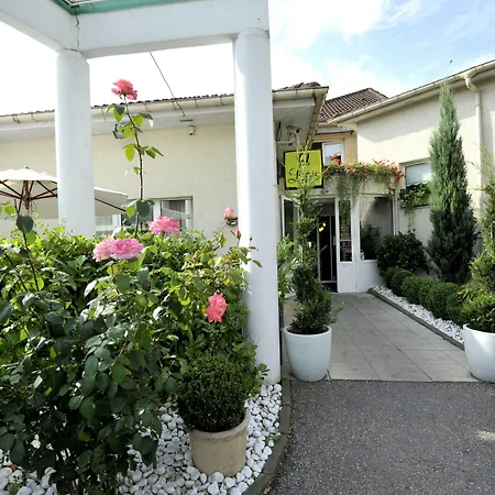 Logis Cottage Hotel-2