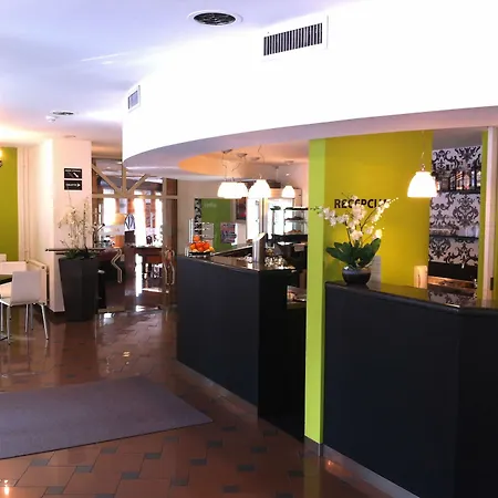 Lipa, Hotel&Bistro-2