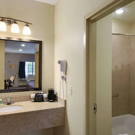 Super 8 By Wyndham Stephenville-3