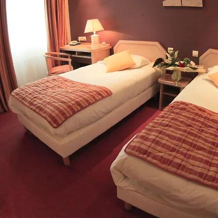 Brit Hotel Les Voyageurs-3