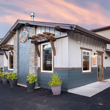 The Coho Oceanfront Lodge-3