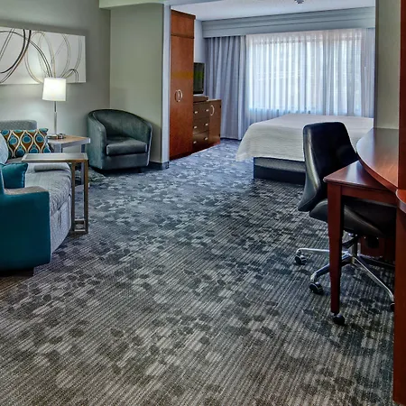 Courtyard By Marriott Troy-3