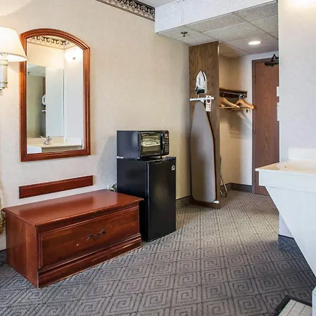 Rodeway Inn & Suites Milwaukee Airport-2