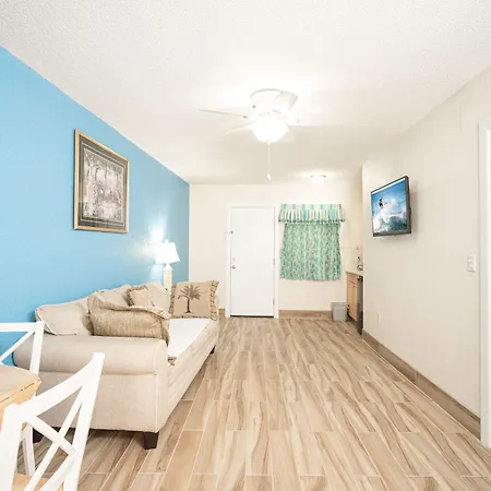 Island Sun Inn & Suites - Historic Venice & Beach Getaway-3