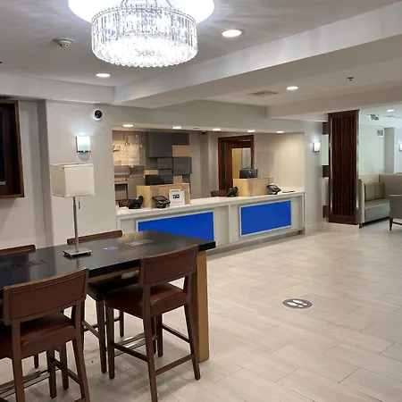 Holiday Inn Express & Suites Woodland Hills By Ihg-2