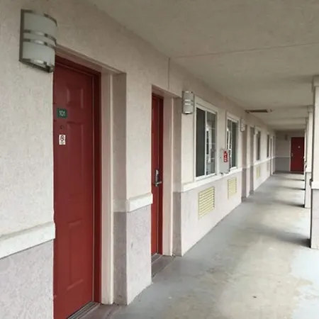 Budget Inn-3