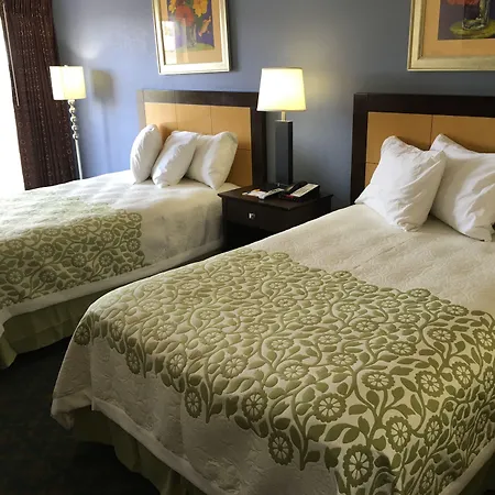 Days Inn & Suites By Wyndham Tampa Fairground-Casino-Ybor-2