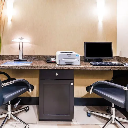 Days Inn & Suites By Wyndham Mineral Wells-3
