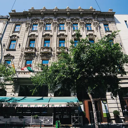 Courtyard By Marriott Budapest City Center-3
