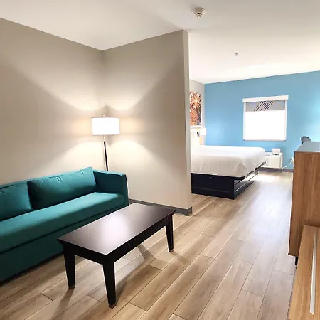Days Inn & Suites By Wyndham Russellville-3