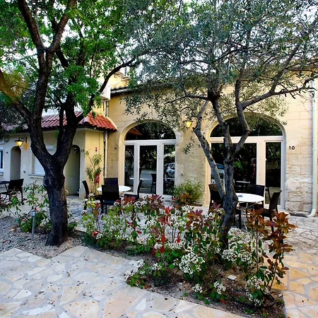 Logis Hôtel - Restaurant Résidence Les Cèdres-3