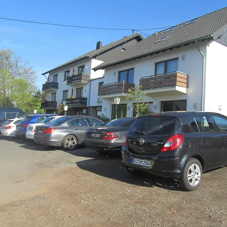 gut-Hotel zur Burg Nürburg ring-3