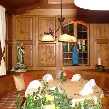 Landhotel Vierjahreszeiten-3