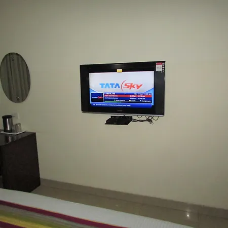 Hotel Smart Inn Near Igi Airport & Free Airport Drop-3