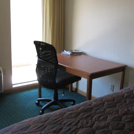 Knights Inn & Suites Emporia-2