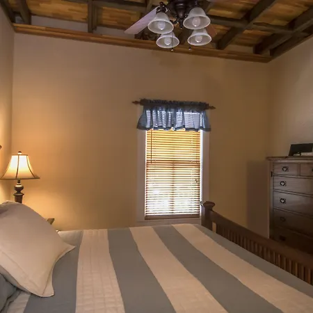 Calhoun House Inn & Suites-3