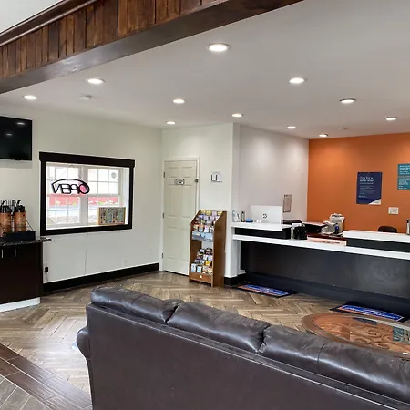 Howard Johnson By Wyndham Lake George-2