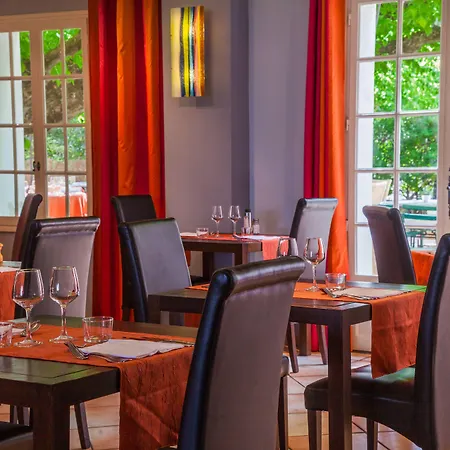 Le Petit Manoir Logis-3
