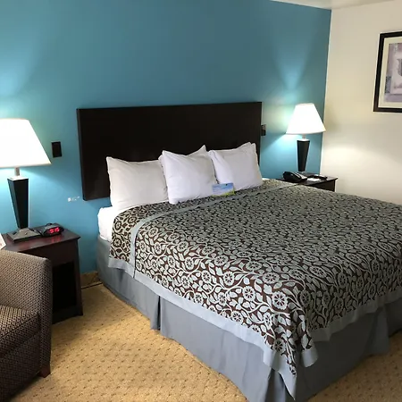 Days Inn & Suites By Wyndham Conroe North-2
