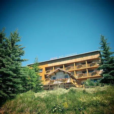 Hotels Les Catrems&Le Montagnou-3
