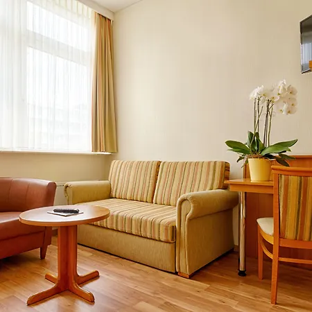 Traveller Hotel-2