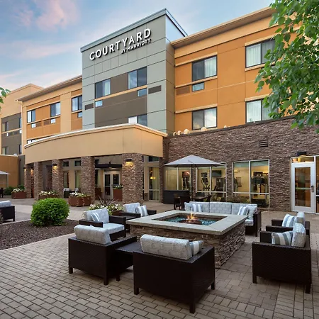 Courtyard Mankato Hotel & Event Center-3