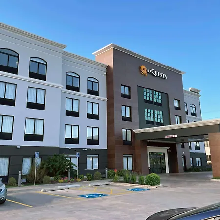 La Quinta Inn & Suites By Wyndham Tulsa Midtown-2