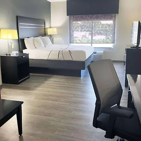 La Quinta Inn & Suites By Wyndham Tulsa Midtown-3