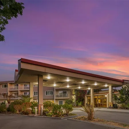Best Western Plus Garden Court Inn-3
