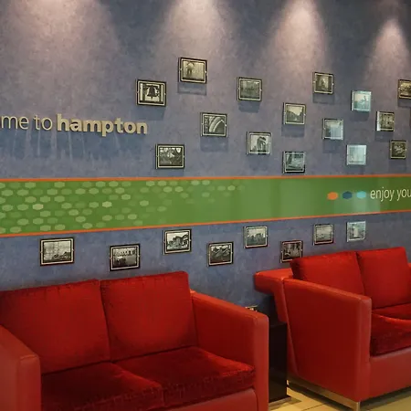 Hampton By Hilton Luton Airport-3