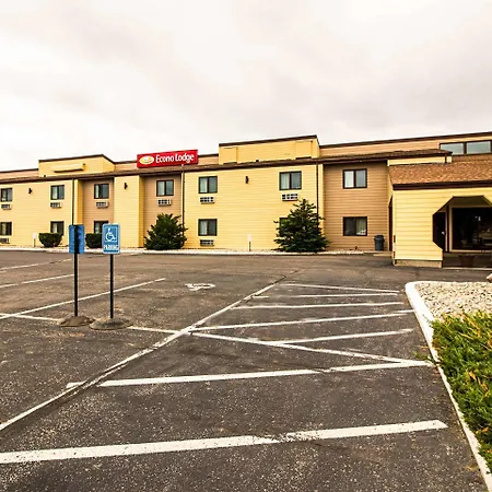 Econo Lodge Watertown-3
