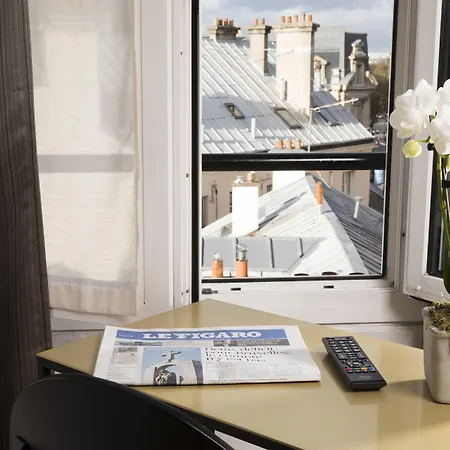 A l'Hôtel Des Roys-2