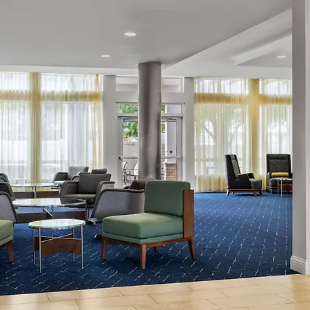 Courtyard By Marriott Evansville East-2