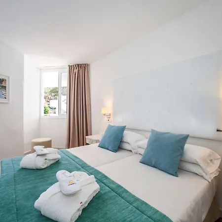 Fergus Style Cala Blanca Suites-2