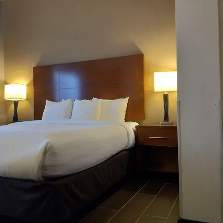 Comfort Suites Farmington-2