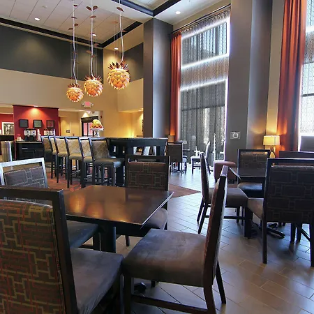 Hampton Inn & Suites Grand Forks-3