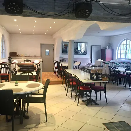 Hôtel Le Derby terrasse et parking-3